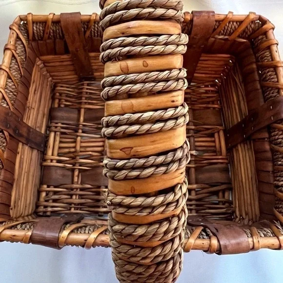 Hand Woven Basket with Handle Vintage Intricate Design EUC - Picture 7 of 14